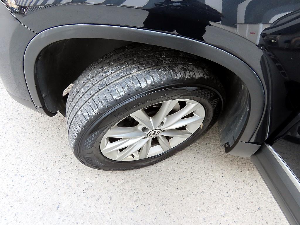Volkswagen Tiguan — photo 20