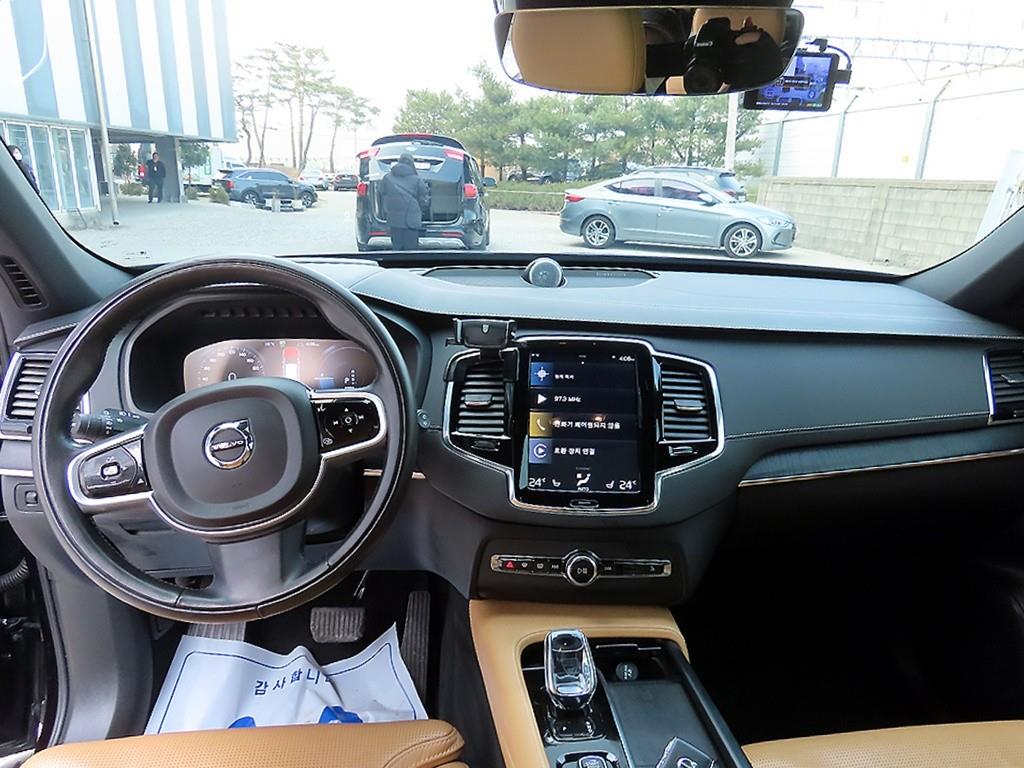 Volvo XC90 — photo 07