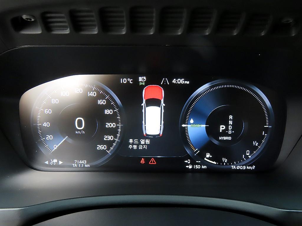 Volvo XC90 — photo 09