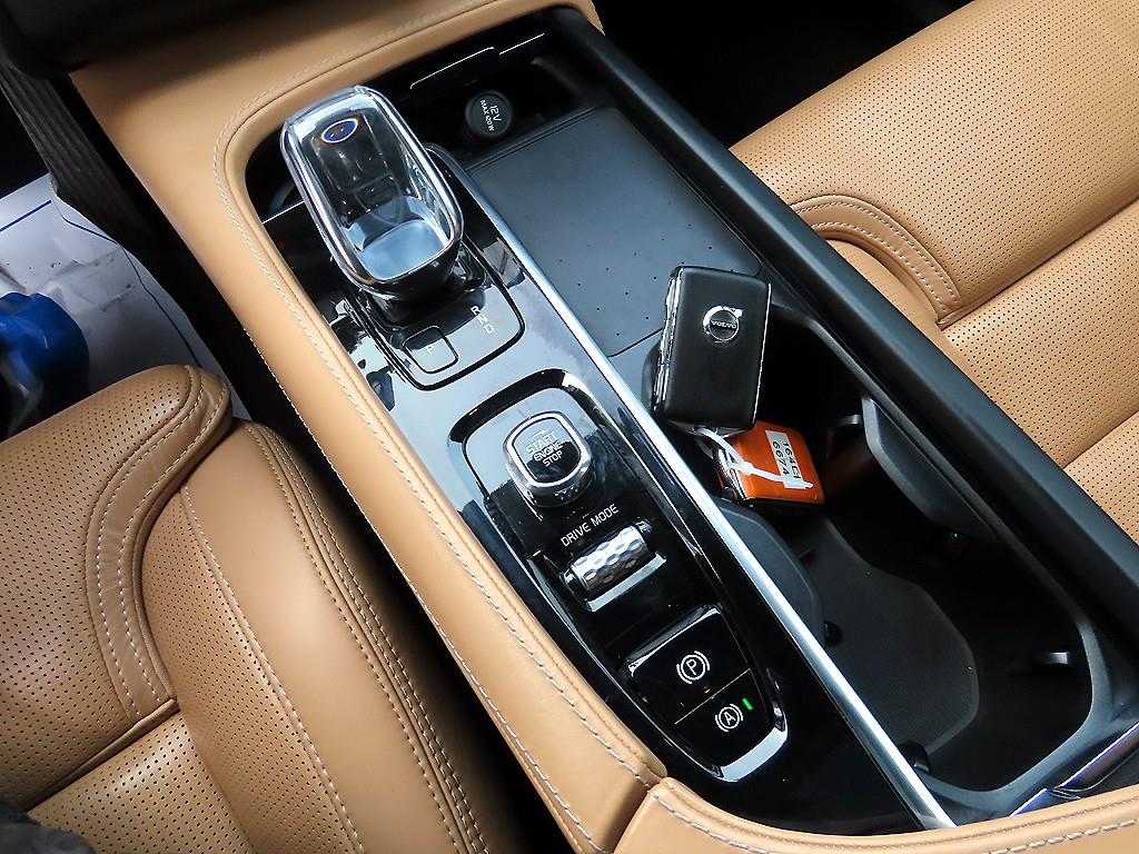 Volvo XC90 — photo 10