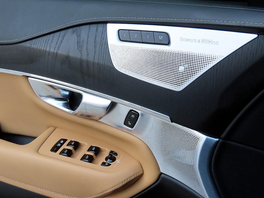 Volvo XC90 — photo 11