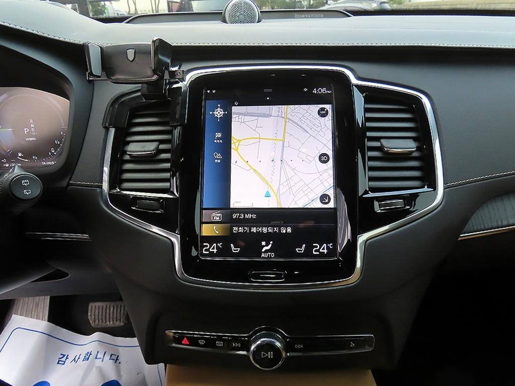 Volvo XC90 — photo 12