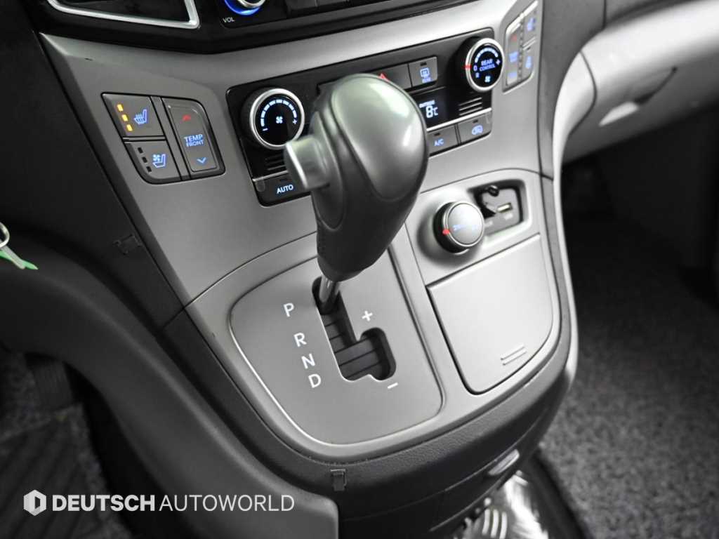 Hyundai Starex — photo 09
