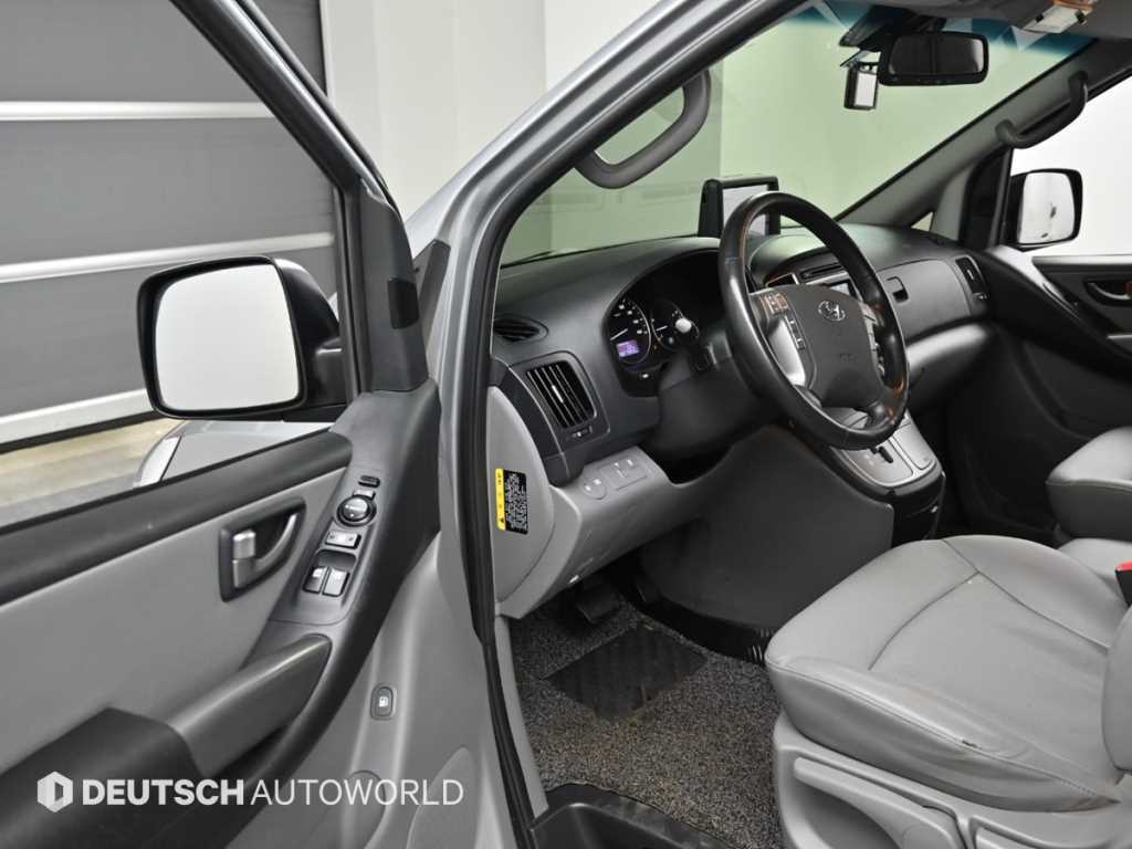 Hyundai Starex — photo 11