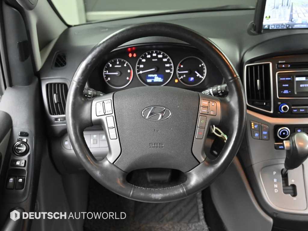Hyundai Starex — photo 13