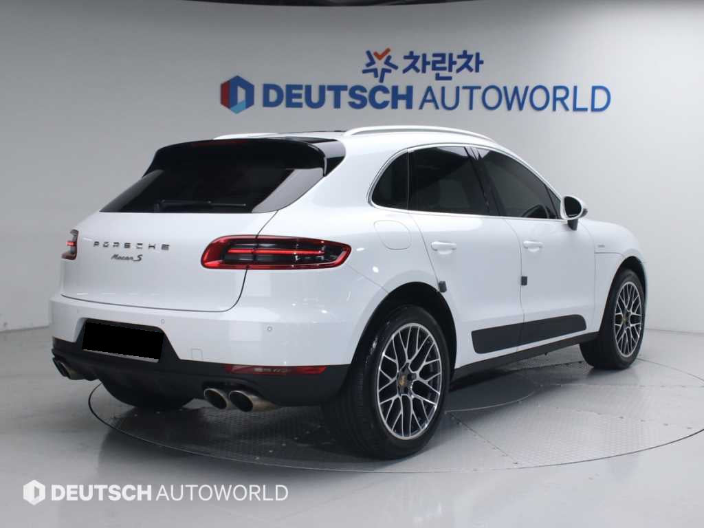 Porsche Macan — photo 02