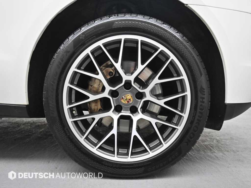 Porsche Macan — photo 05