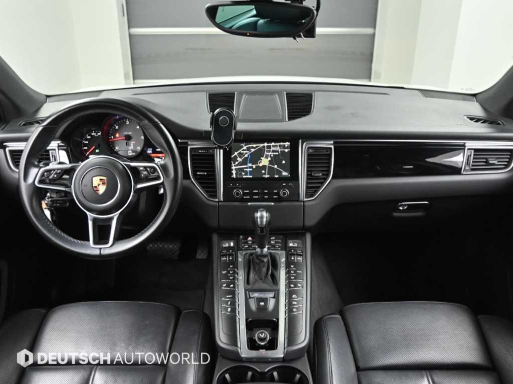 Porsche Macan — photo 07