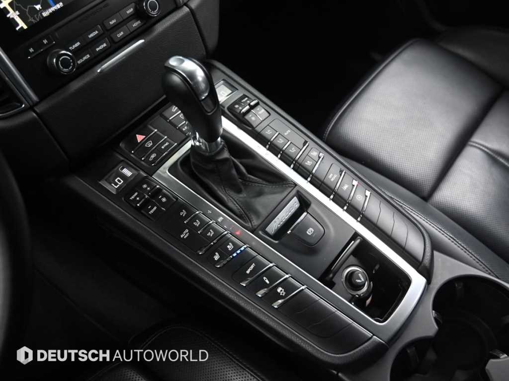 Porsche Macan — photo 09