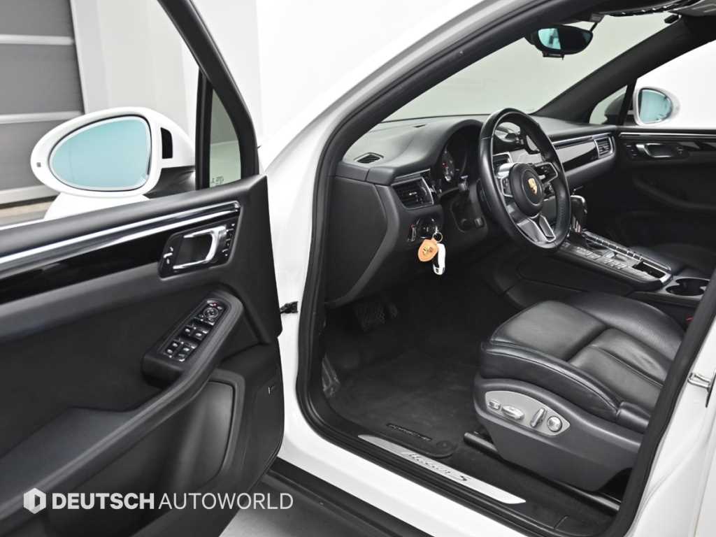 Porsche Macan — photo 11