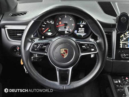 Porsche Macan — photo 13