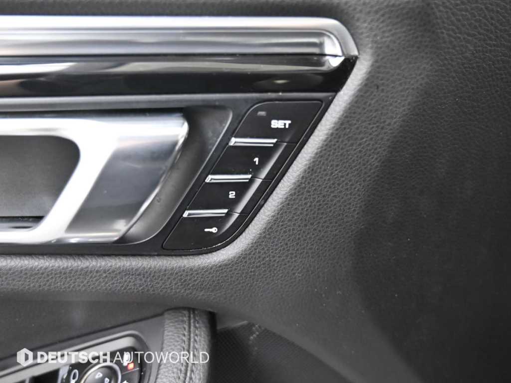 Porsche Macan — photo 17