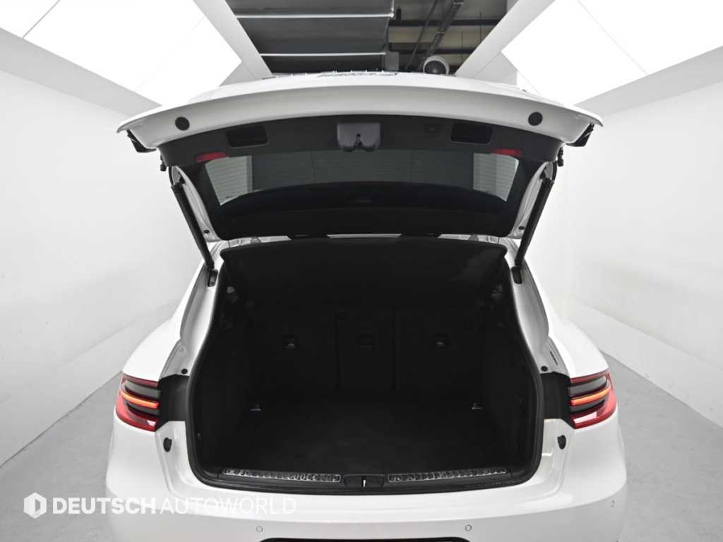 Porsche Macan — photo 19