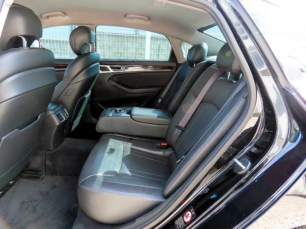 Hyundai Genesis — photo 06