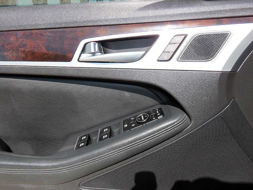 Hyundai Genesis — photo 12