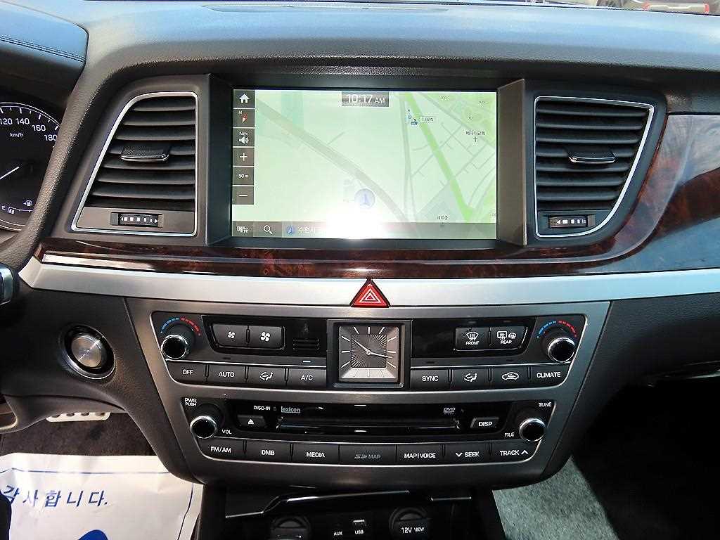 Hyundai Genesis — photo 14