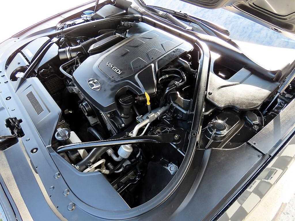 Hyundai Genesis — photo 19