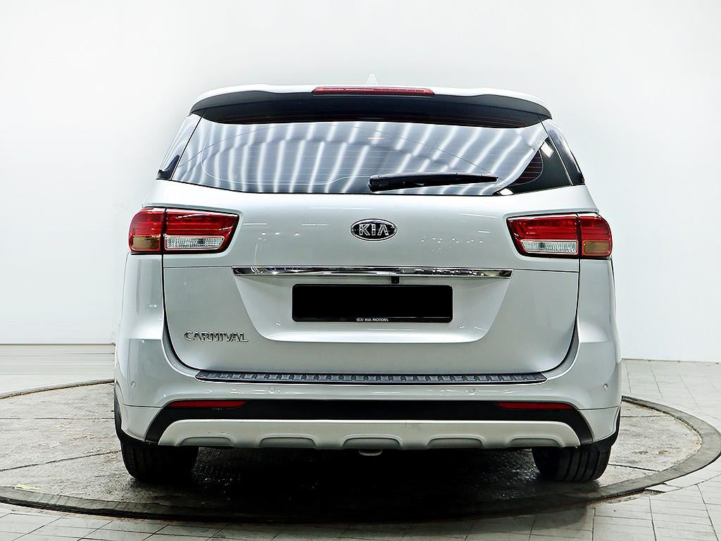 Kia Carnival — photo 03