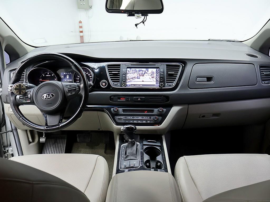 Kia Carnival — photo 05