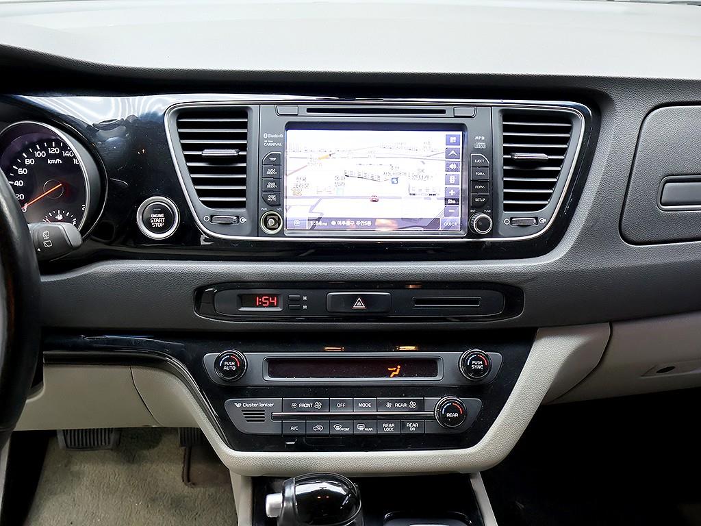 Kia Carnival — photo 09