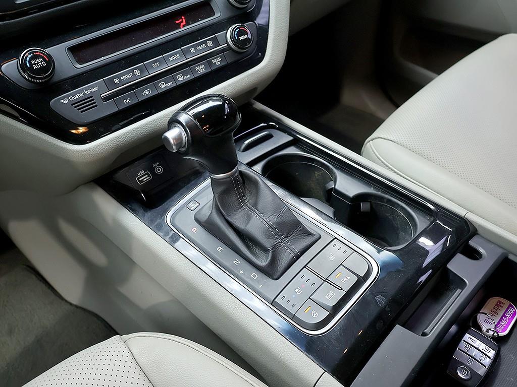 Kia Carnival — photo 10