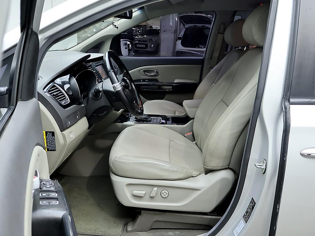Kia Carnival — photo 11