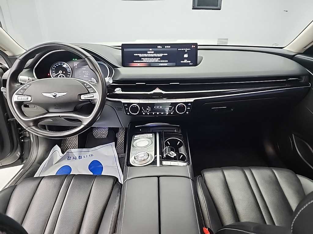 Genesis G80 — photo 07