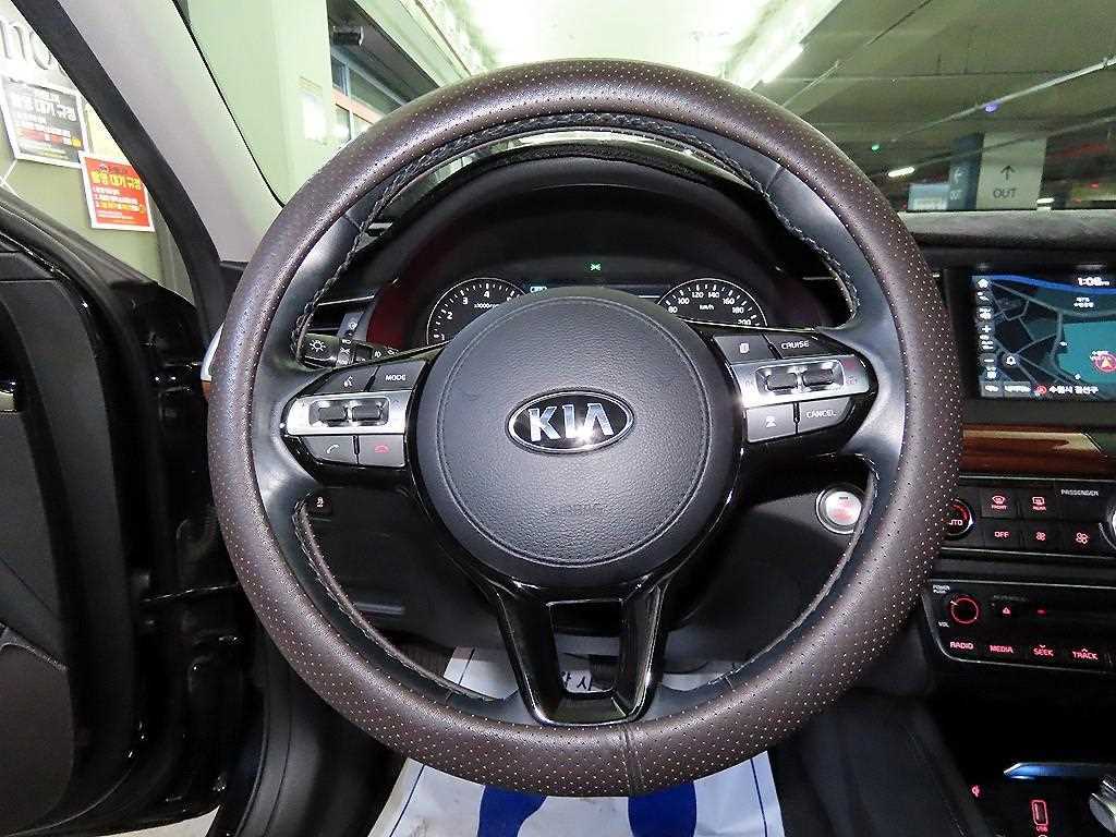 Kia K7 — photo 08