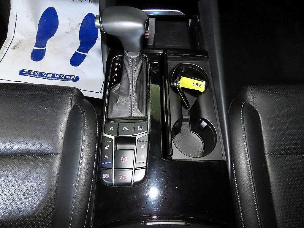 Kia K7 — photo 12