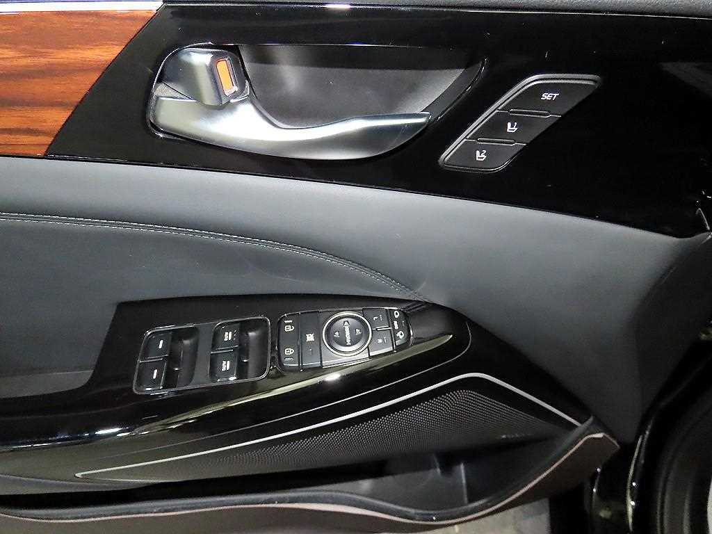 Kia K7 — photo 13