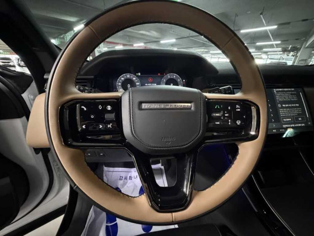 Land Rover Range Rover Velar — photo 12