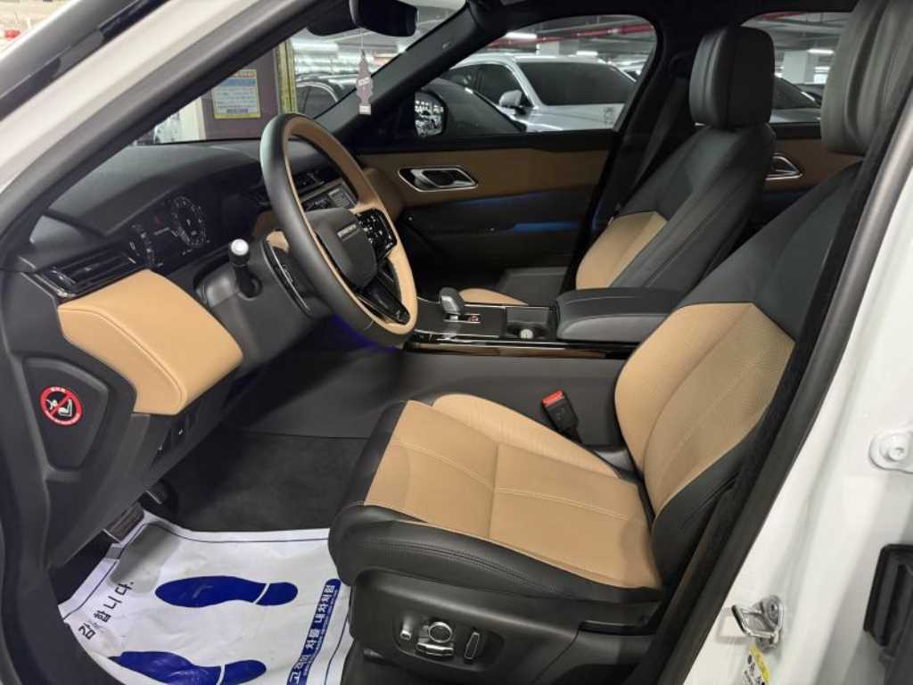 Land Rover Range Rover Velar — photo 16