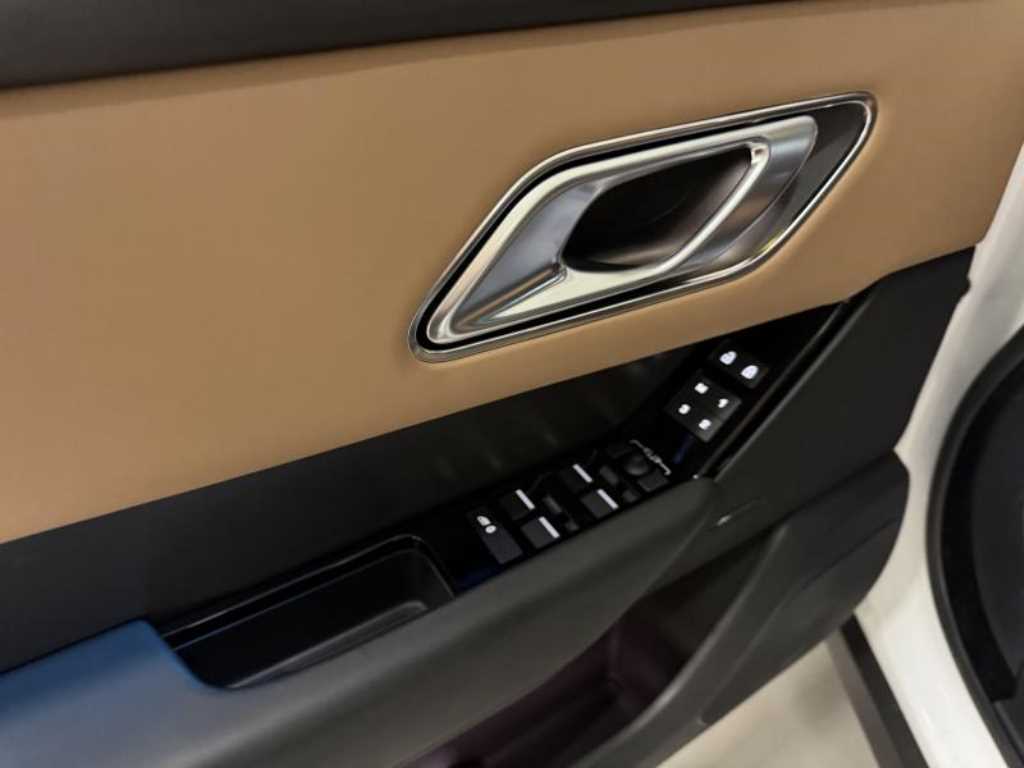 Land Rover Range Rover Velar — photo 17