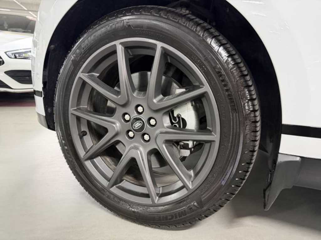 Land Rover Range Rover Velar — photo 18