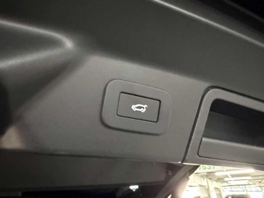 Land Rover Range Rover Velar — photo 19