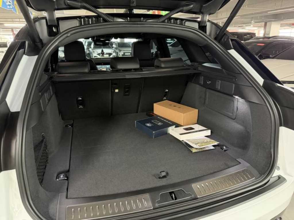 Land Rover Range Rover Velar — photo 13