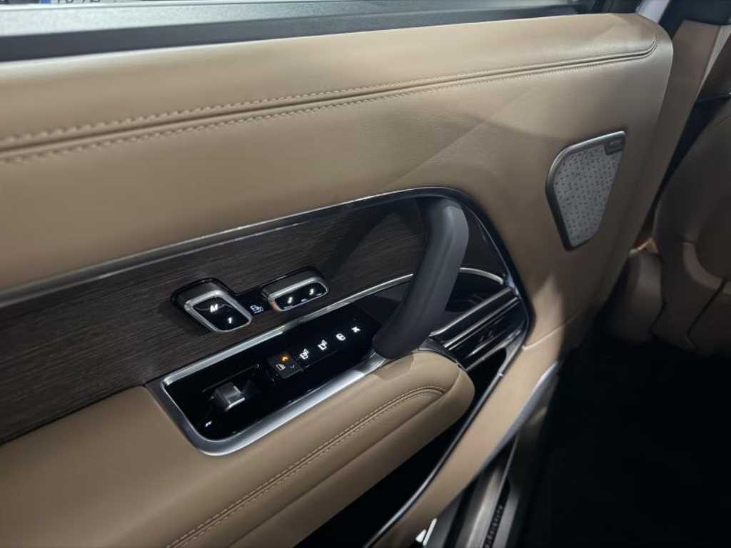 Land Rover Range Rover — photo 17