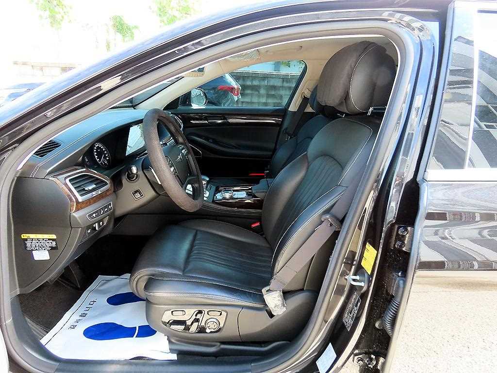 Genesis G90 — photo 05
