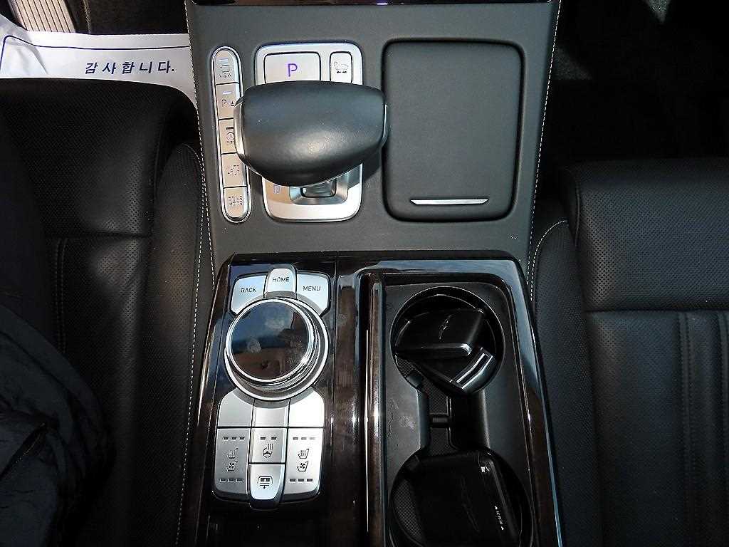 Genesis G90 — photo 11