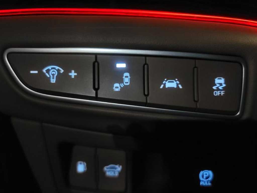 Genesis G90 — photo 09