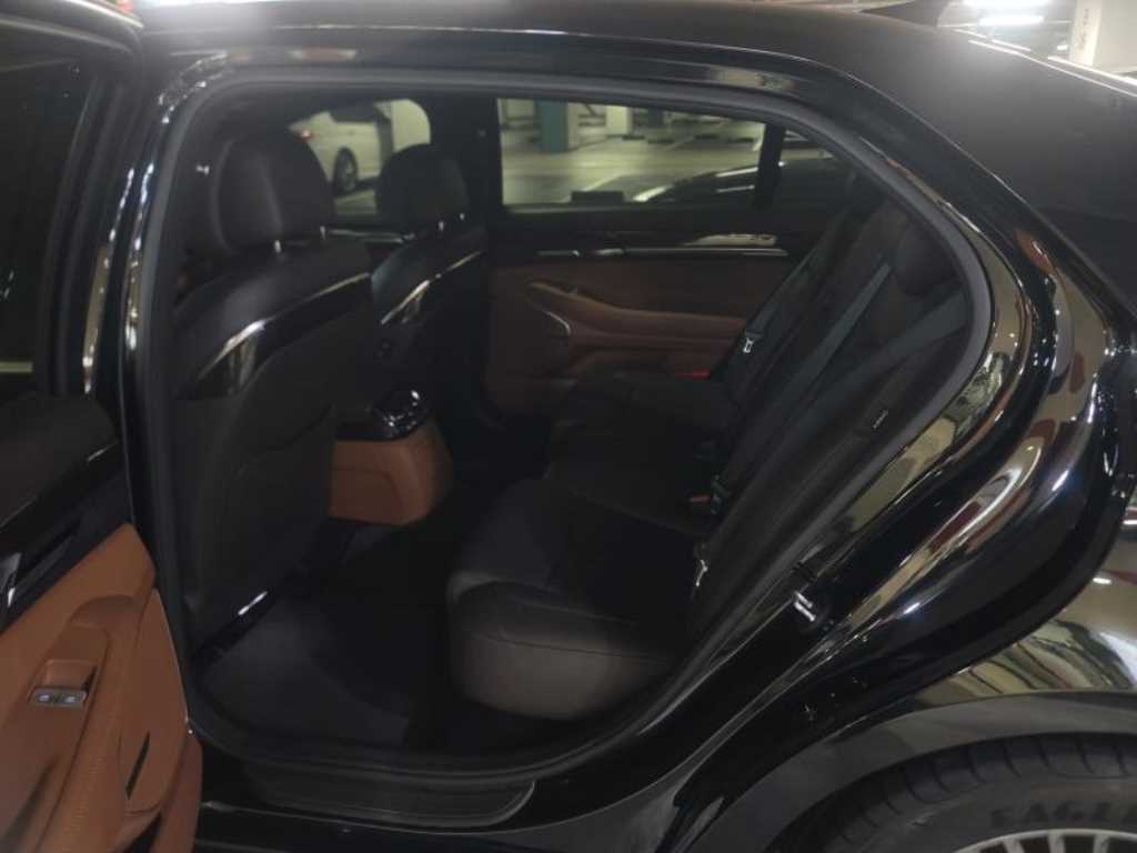 Genesis G90 — photo 13