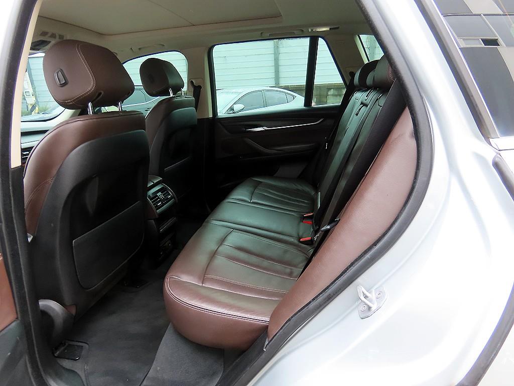 BMW X5 — photo 06