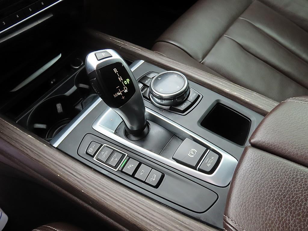 BMW X5 — photo 11