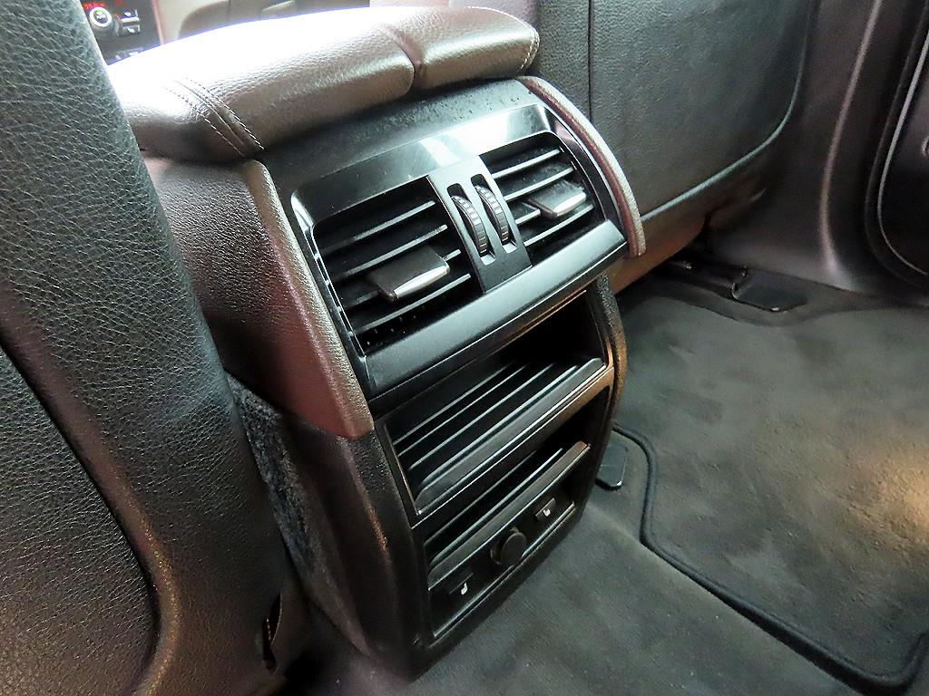 BMW X5 — photo 14