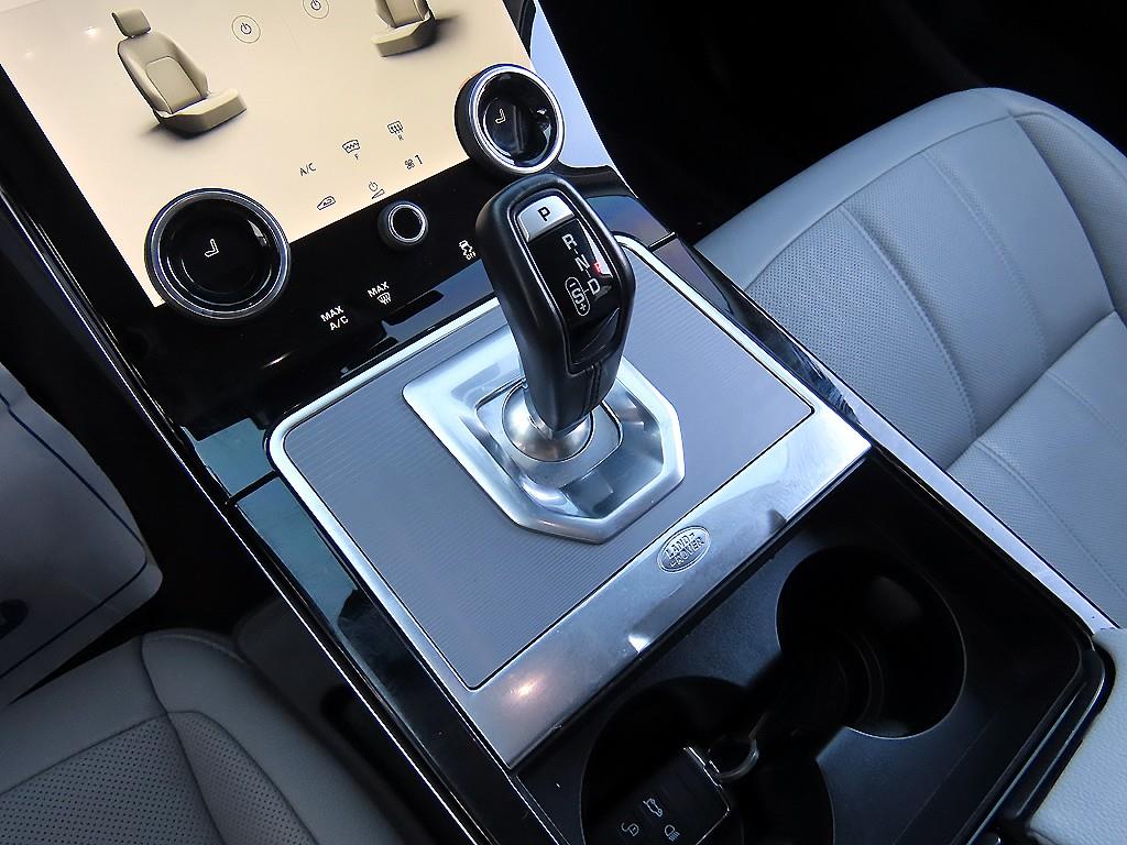 Land Rover Range Rover Evoque — photo 10