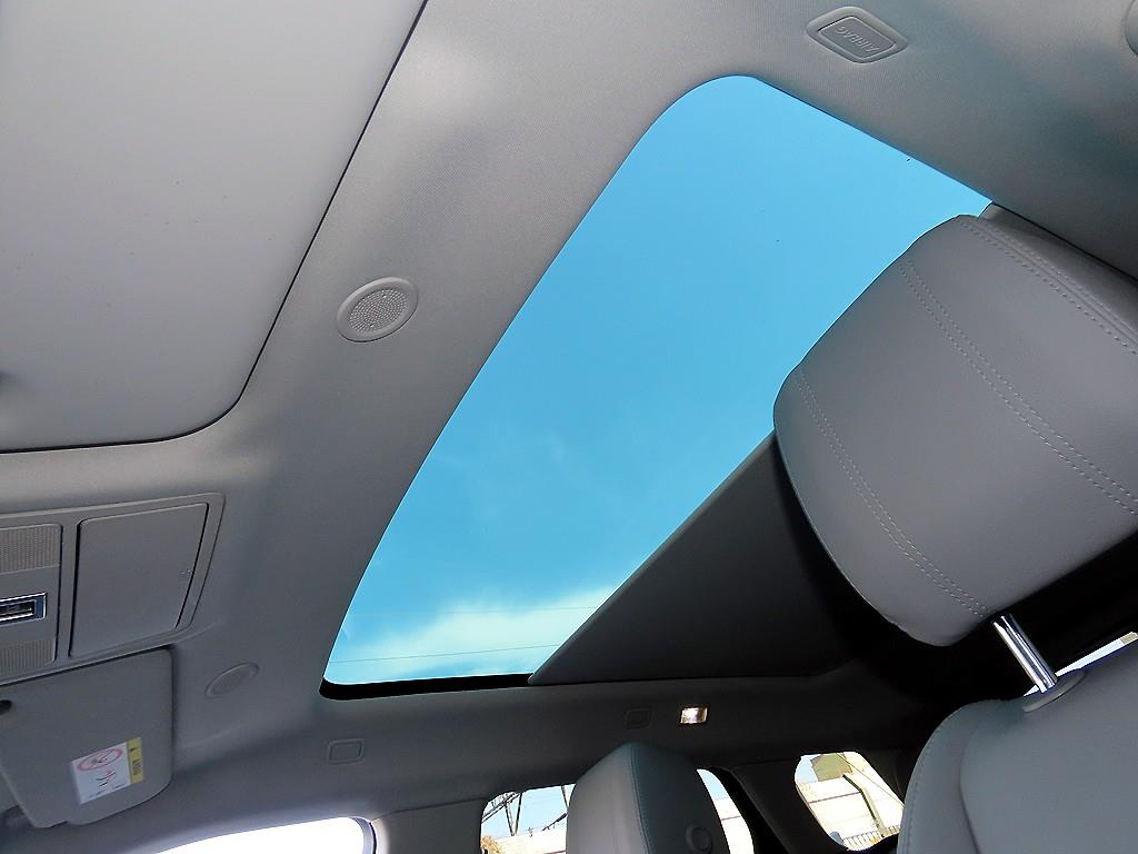 Land Rover Range Rover Evoque — photo 16
