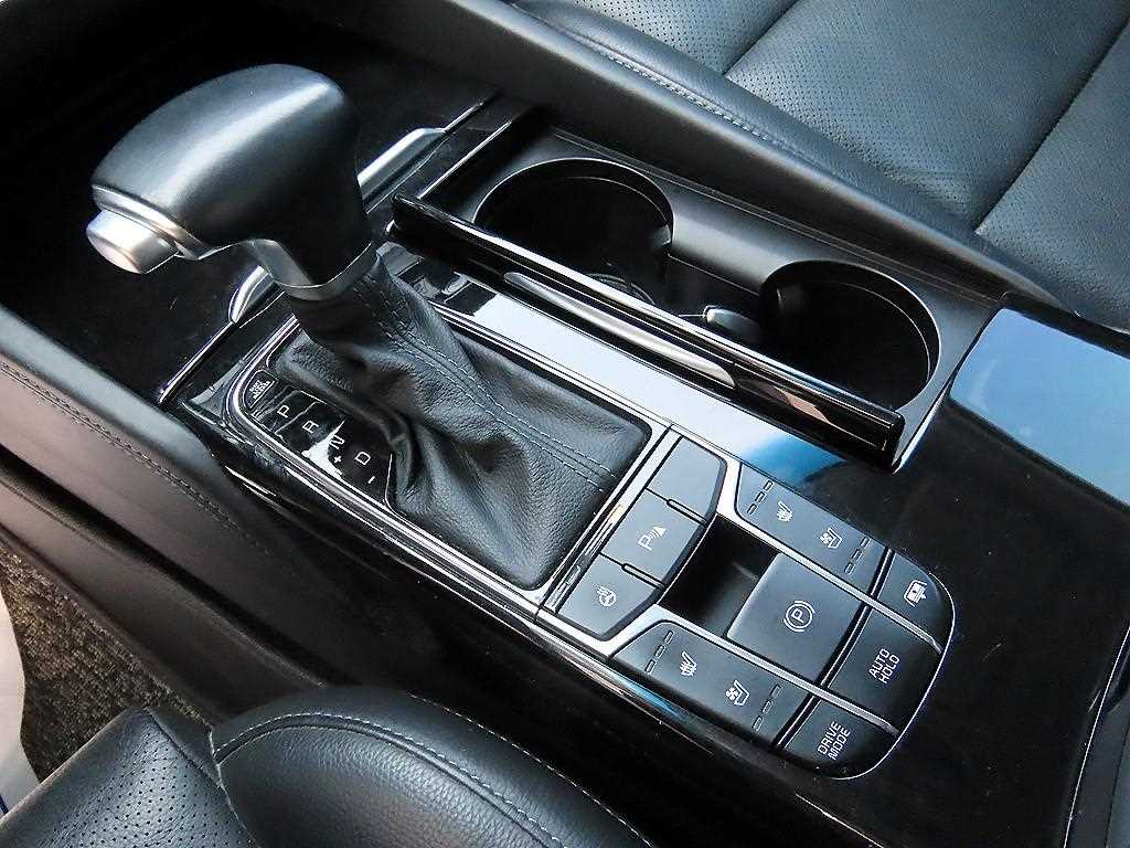 Kia K7 — photo 11