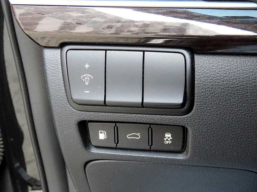 Kia K7 — photo 13