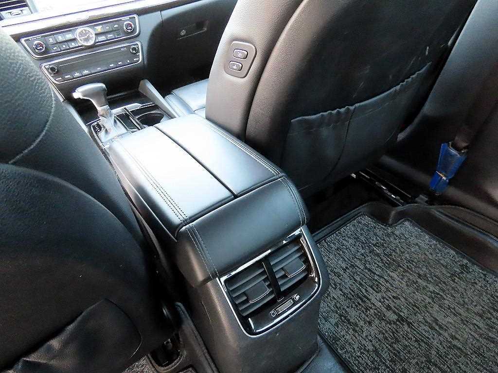 Kia K7 — photo 16