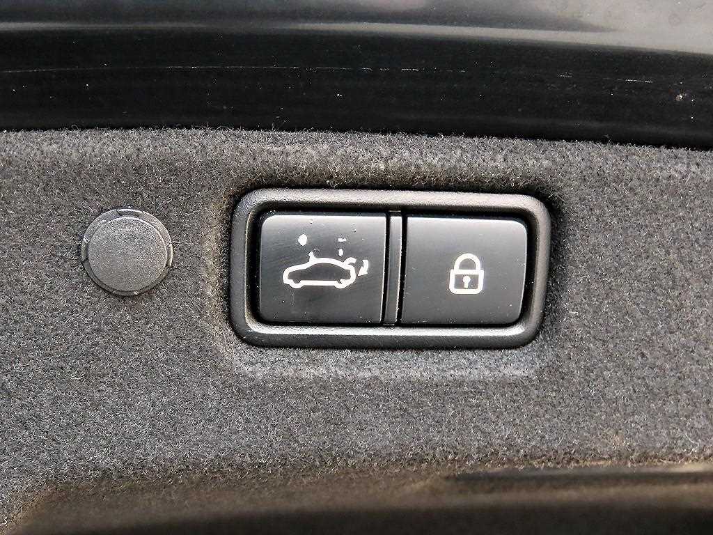 Kia K7 — photo 17